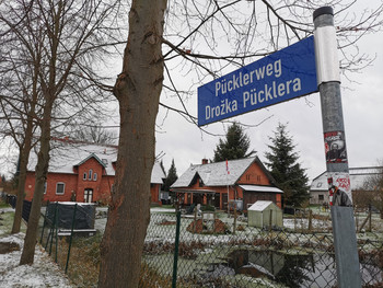 Straßenschild Pücklerweg in Groß Döbern